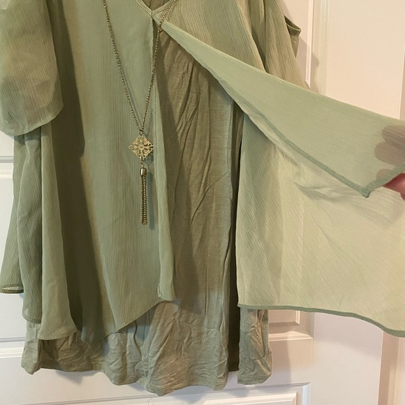 Women’s tank/off the shoulder top with built in necklace - Picture 3 of 6